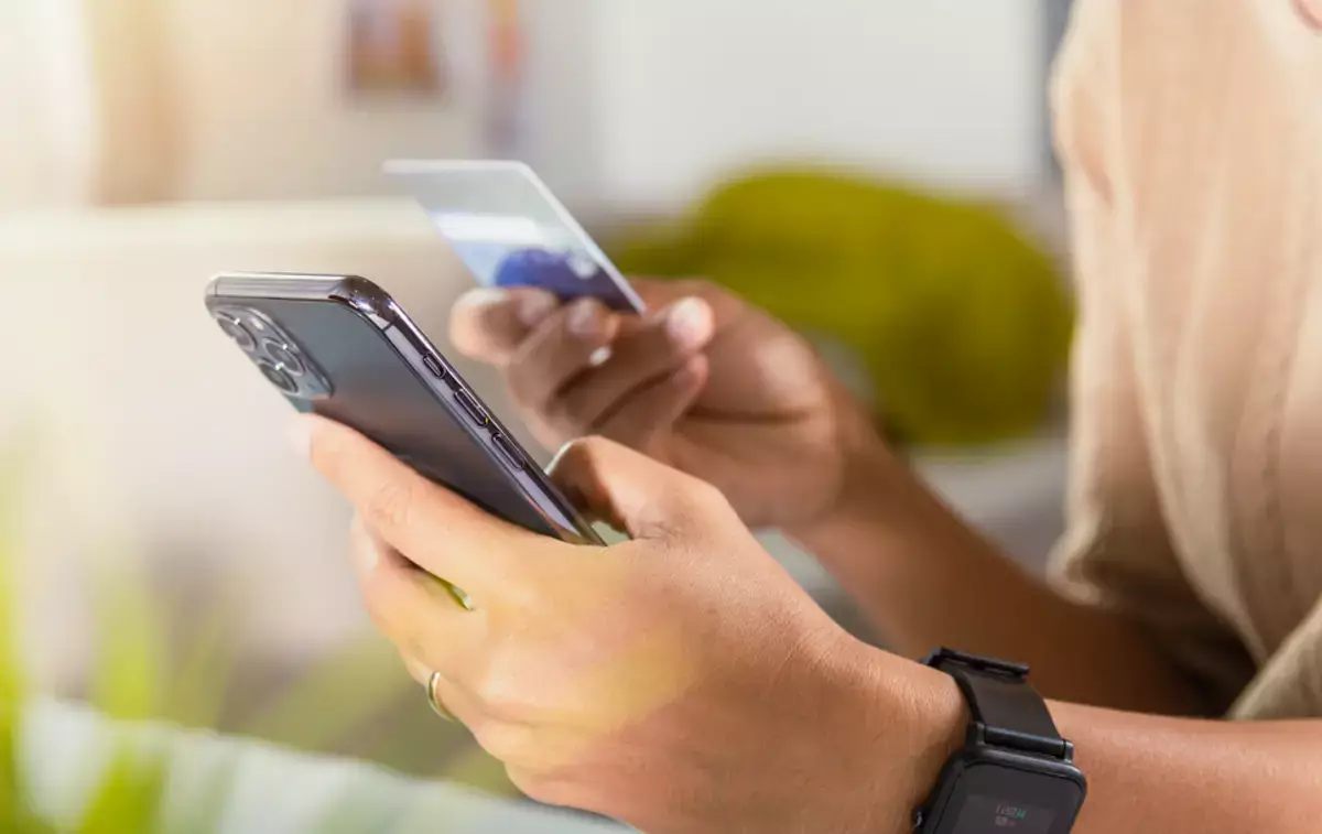 Исчезновение средств со счета — реальность для казахстанцев: почему пропадают деньги - новости на Lada.kz 14.11.2025