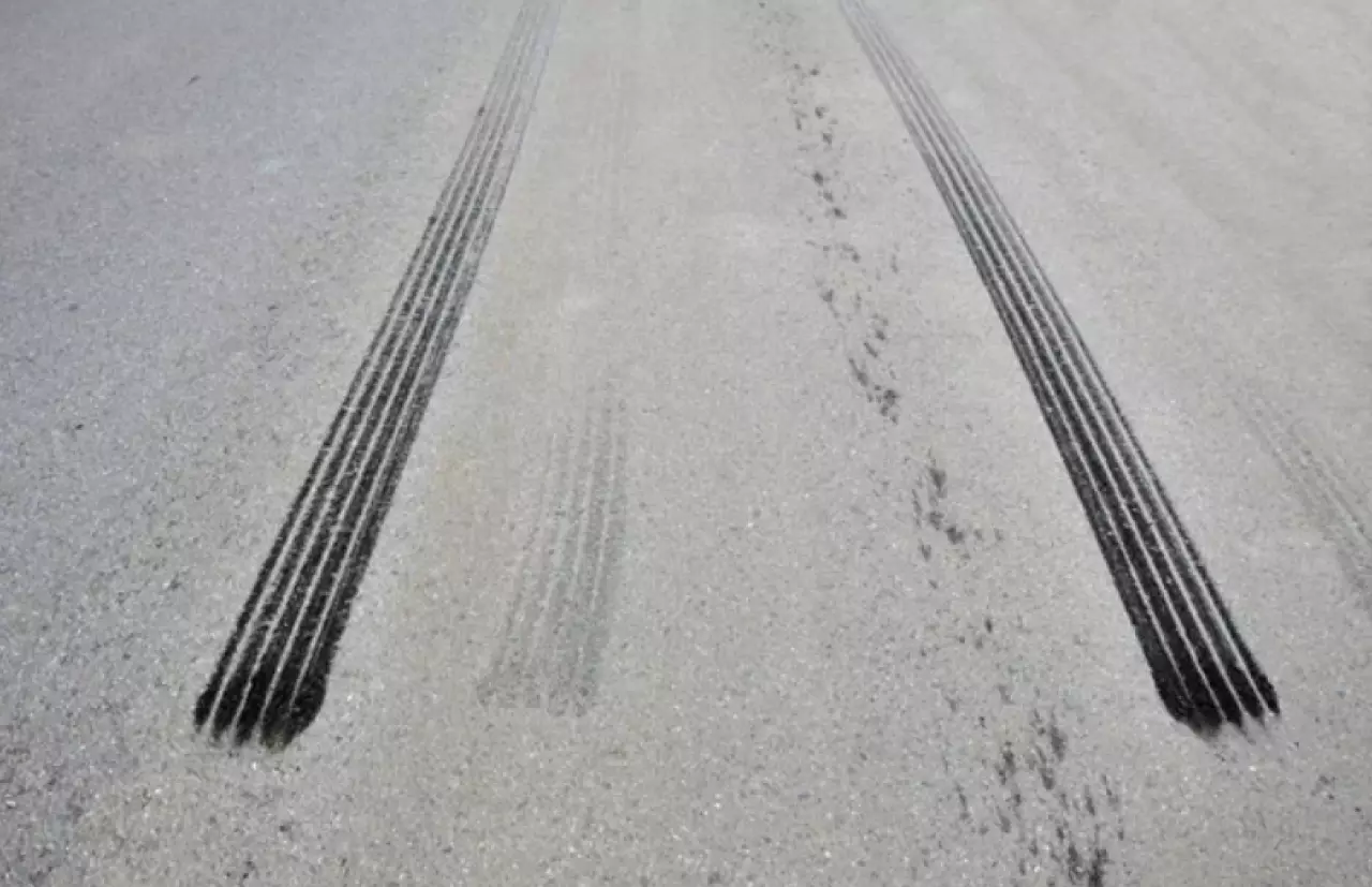 Какие меры применяются для повышения безопасности на дорогах