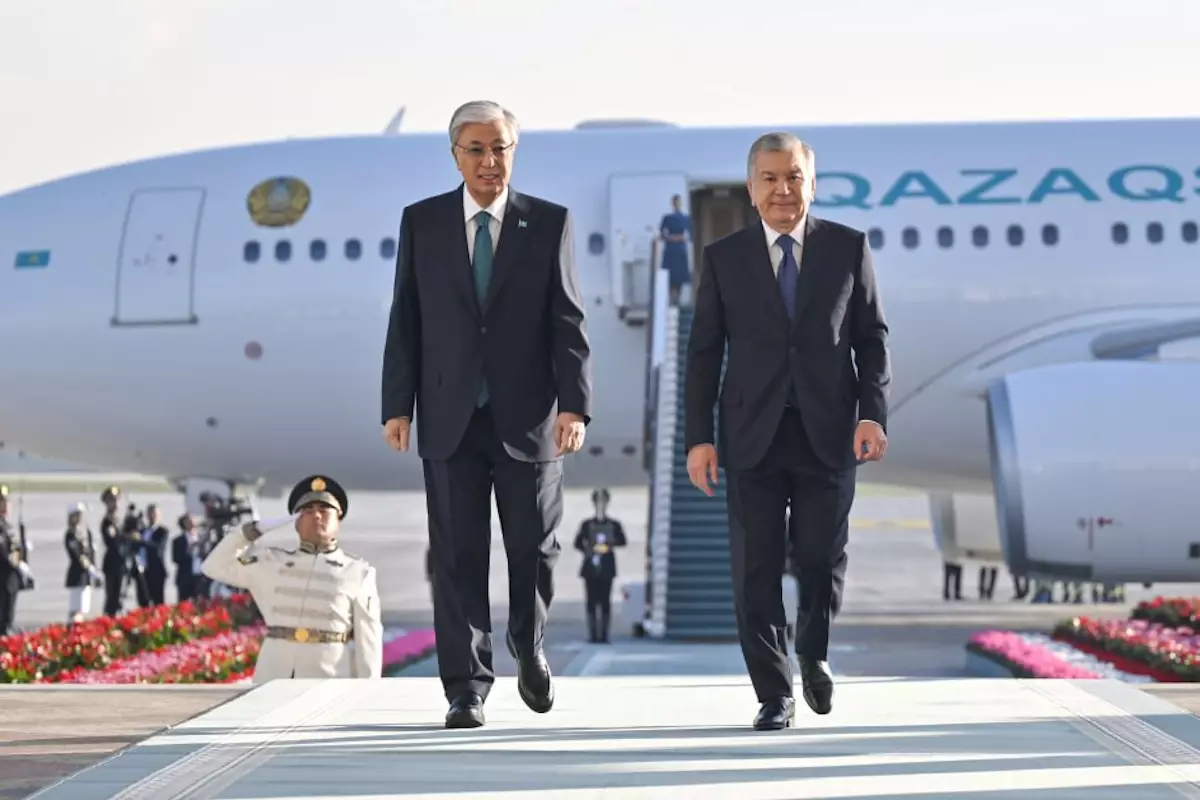 Токаев прибыл с государственным визитом в Узбекистан