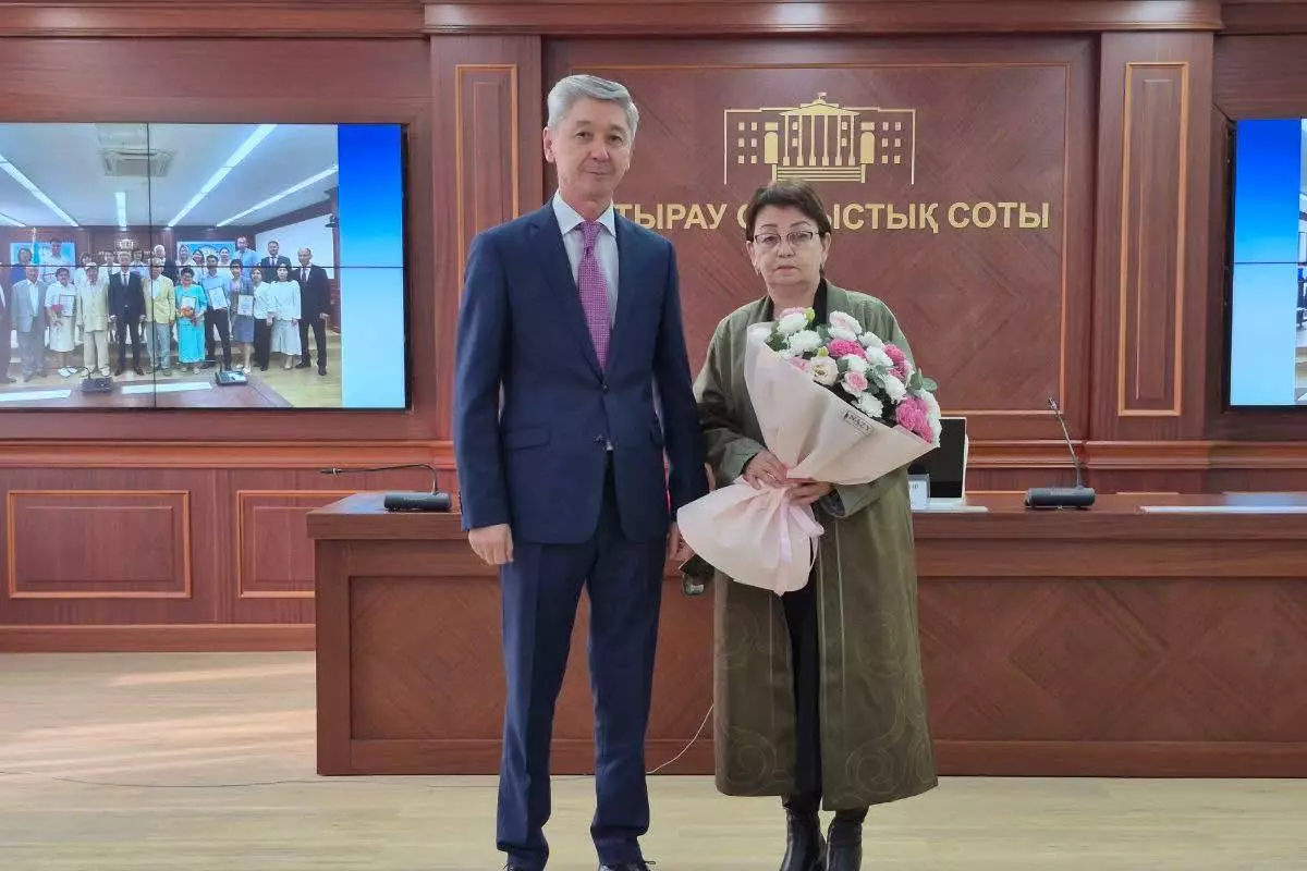 Судью Атырауского областного суда проводили в почётную отставку