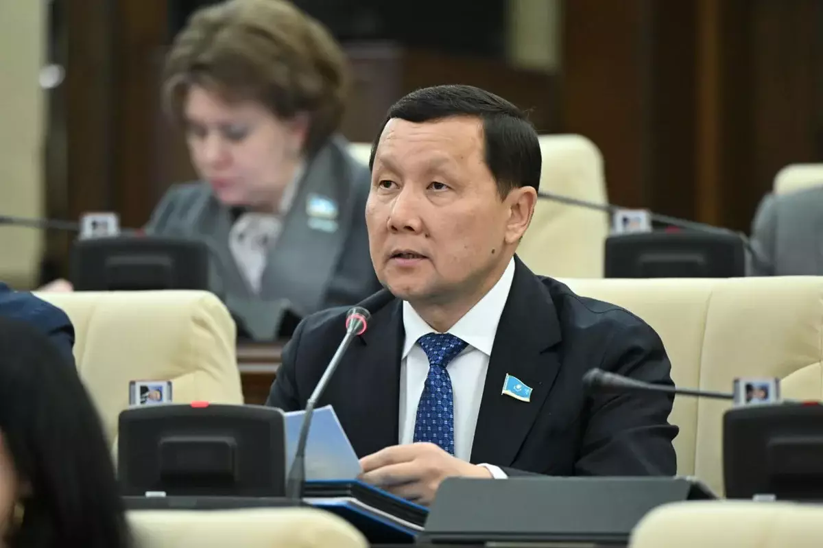 Абзал Куспан: Мажилис надо наделить расширенными полномочиями парламентского контроля