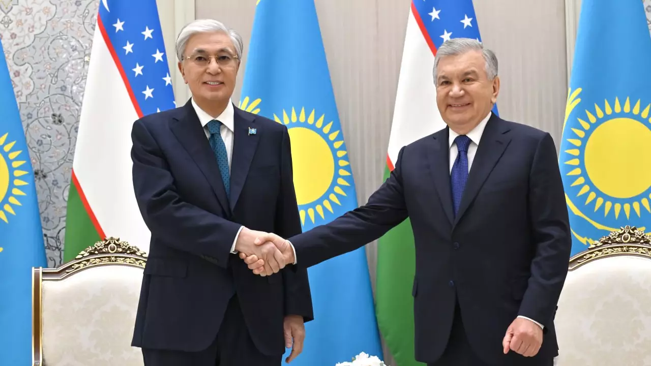 Тоқаев Өзбекстанға мемлекеттік сапармен барды