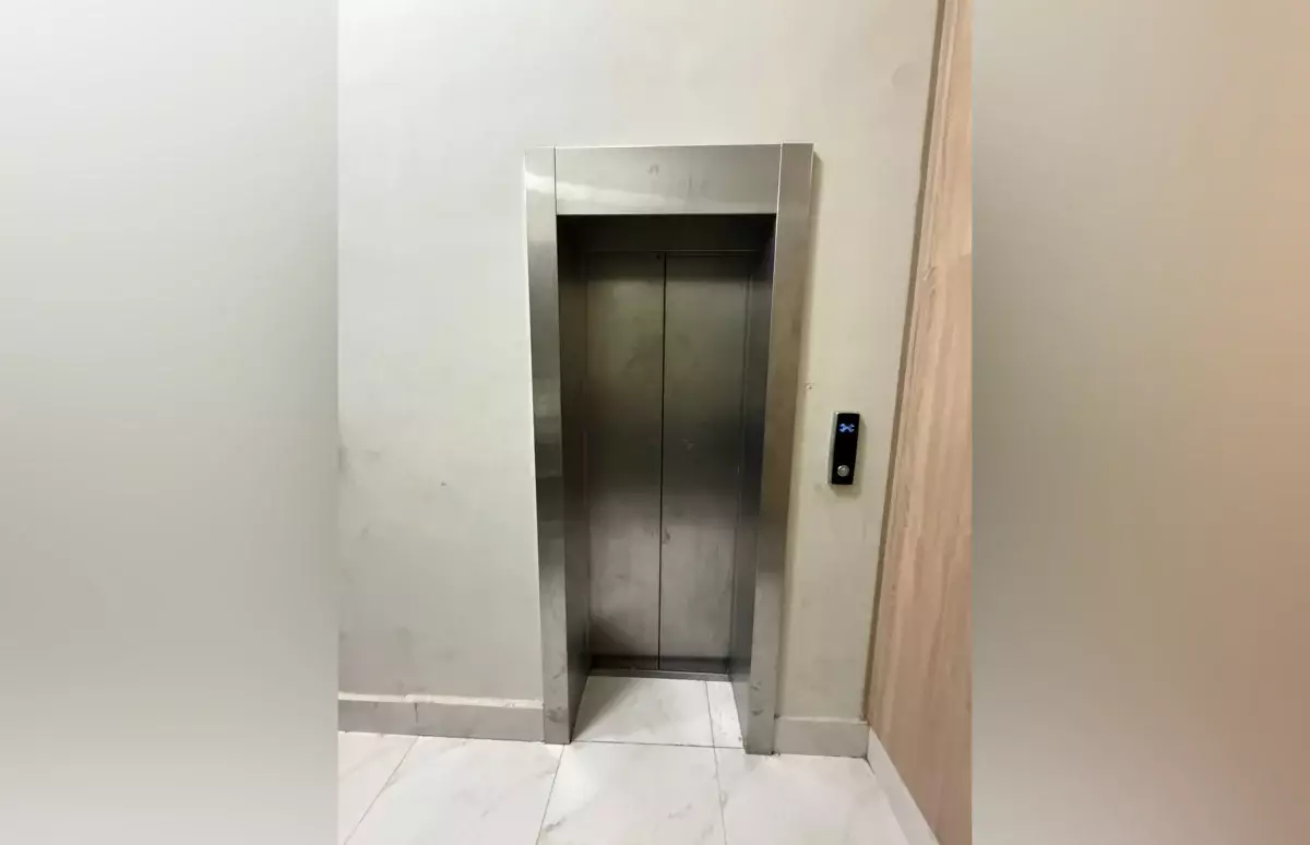 В Астане снова застрял лифт в доме, где накануне погиб рабочий