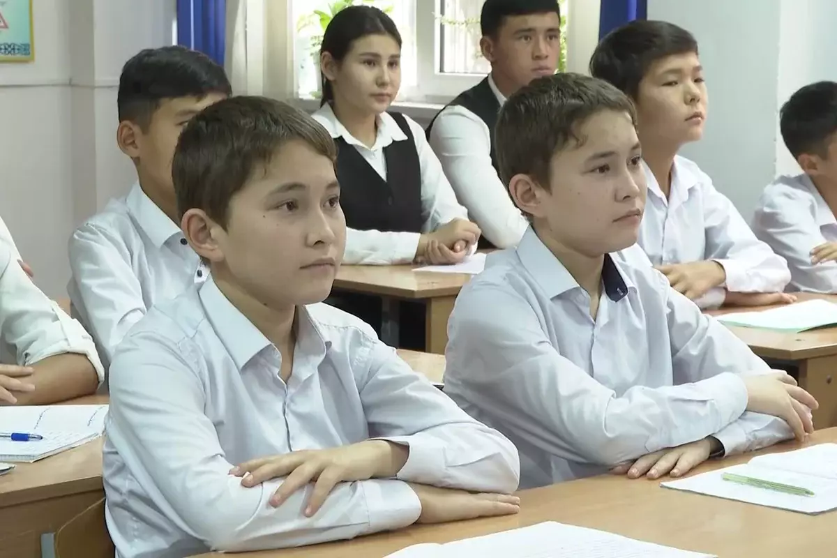 «Двойник по парте»: в Арысе в одной школе учатся 16 пар близнецов и двойняшек