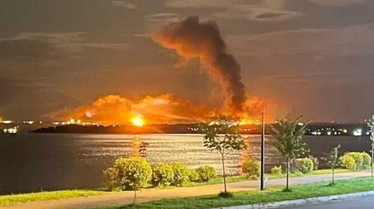 Саратовский НПЗ остановлен после атаки дрона