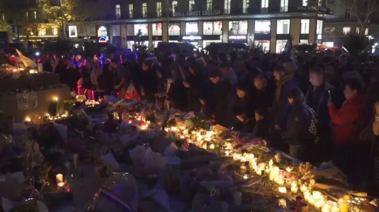 Париж вспоминает жертв терактов 2015 года