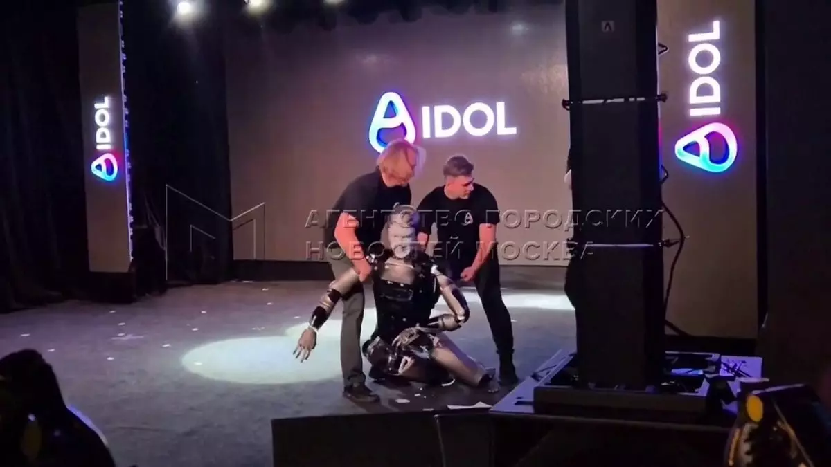 Унизительный провал российского робота на дебютном покаче.