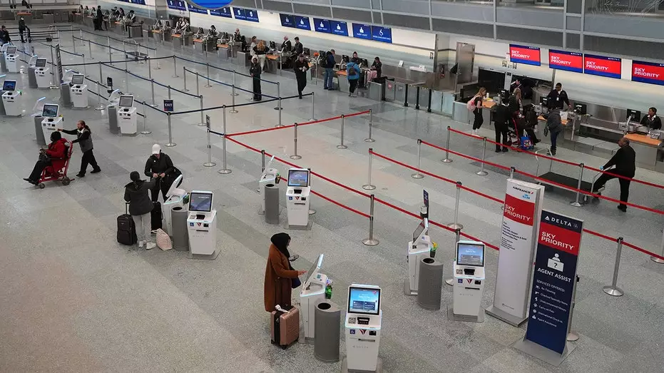 Трамп отменил план Байдена, который обязывал бы авиакомпании выплачивать пассажирам денежные компенсации за задержки рейсов.