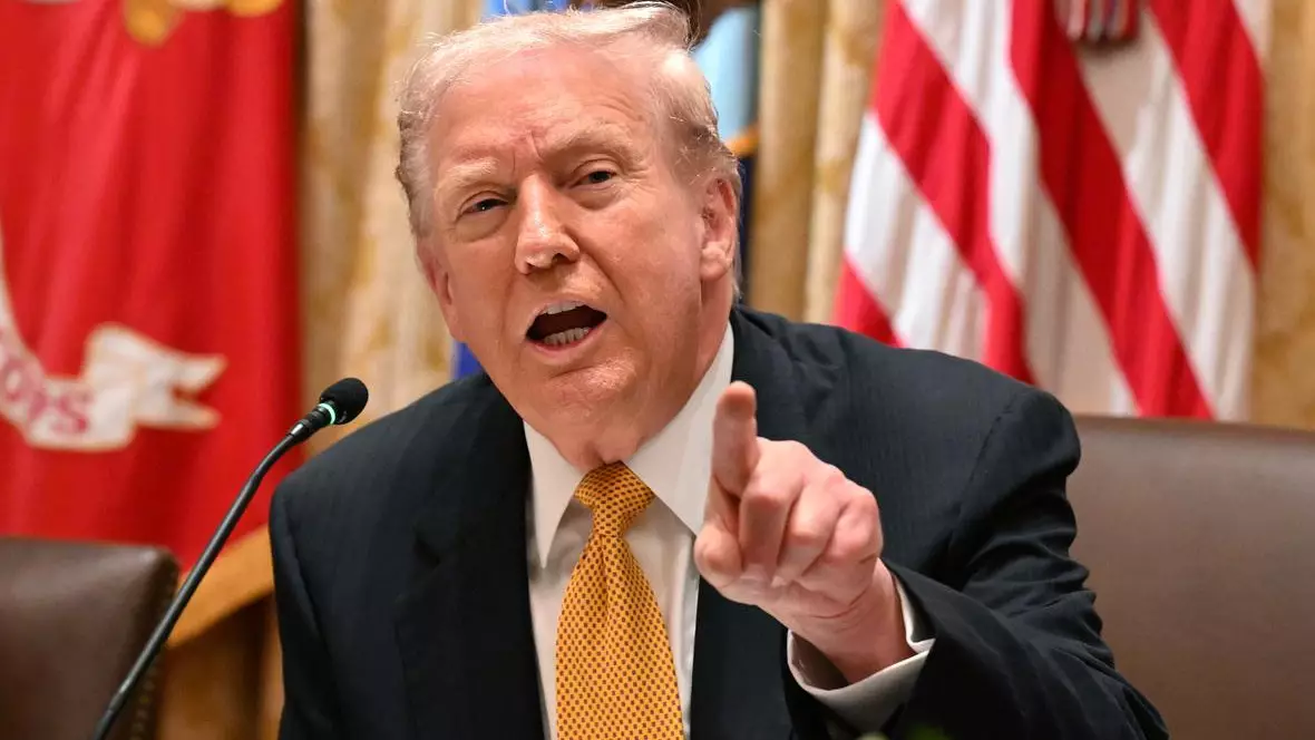 Трамп Эпштейннің Демократиялық партиямен байланысын тексеруді талап етті