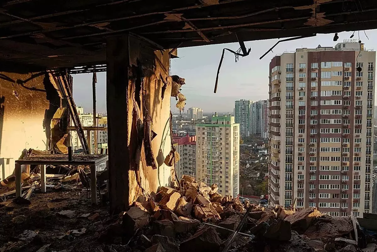 Азербайджан выразил России протест из-за повреждения посольства в Киеве