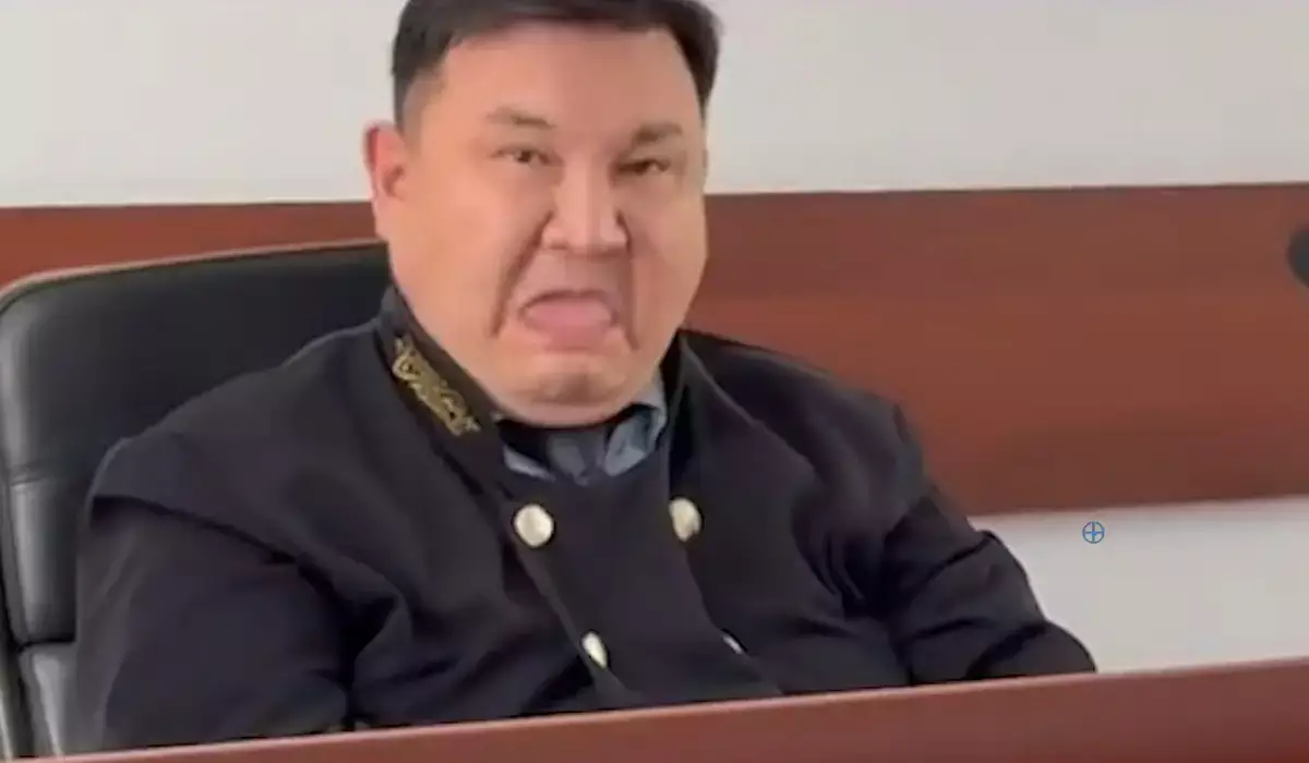 Берденовтің ісі бойынша сотта тілін көрсеткен: Шымкентте судьяға қатысты шешім шықты (ВИДЕО)