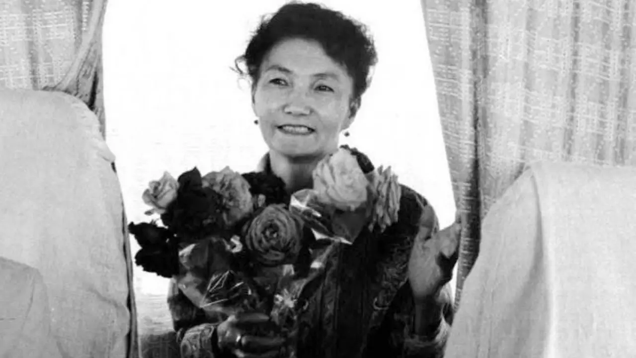 Күләш Ахметова кім: Қазақтың көрнекті ақыны | Өмірбаяны, шығармашылығы және марапаттары