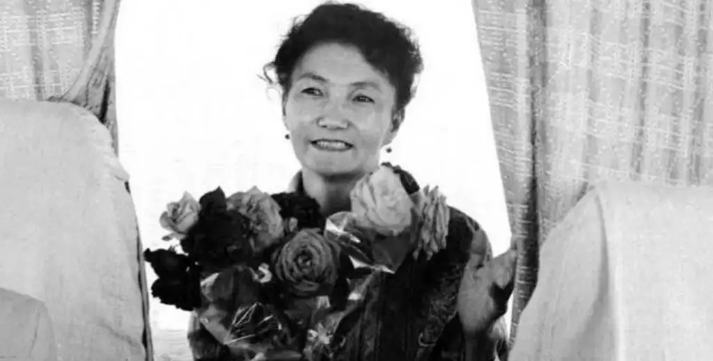 Токаев выразил соболезнования в связи с кончиной поэтессы Куляш Ахметовой