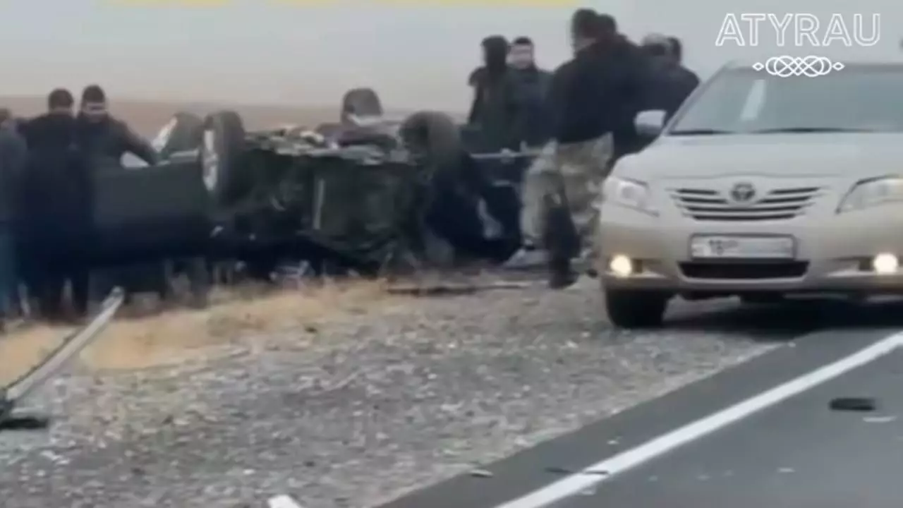Атырау облысында екі көлік соқтығысып, төрт адам жарақат алды