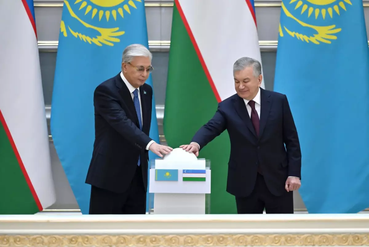 Президенты Казахстана и Узбекистана приняли участие в церемонии запуска совместных проектов