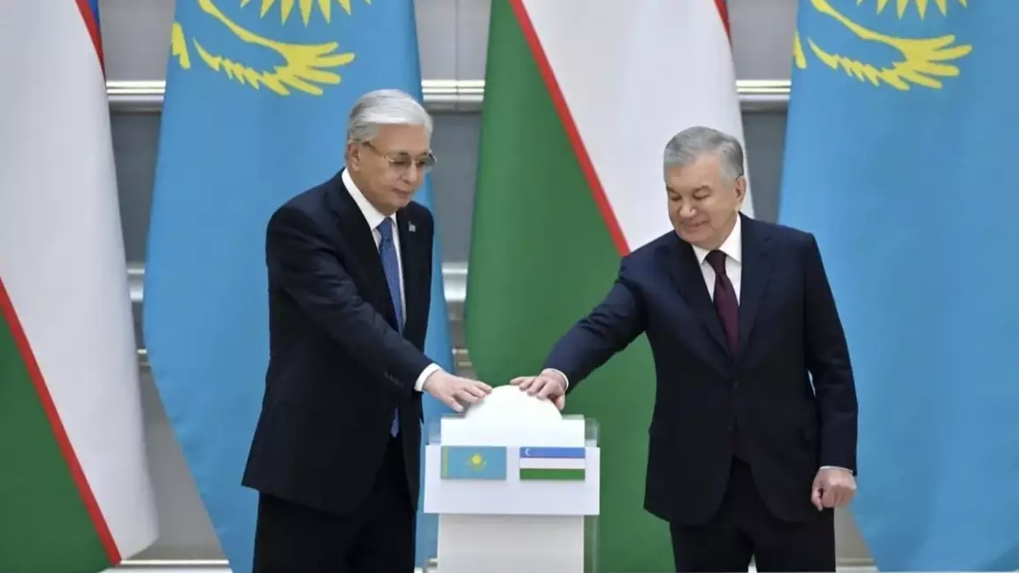 “Құны 1,2 миллиард доллар”. Тоқаев пен Мирзиёев бірлескен 7 жобаны іске қосты