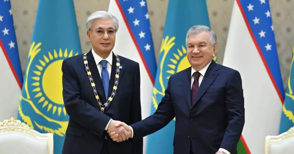  Қасым-Жомарт Тоқаевқа Өзбекстанның ең жоғары мемлекеттік наградасы табысталды 