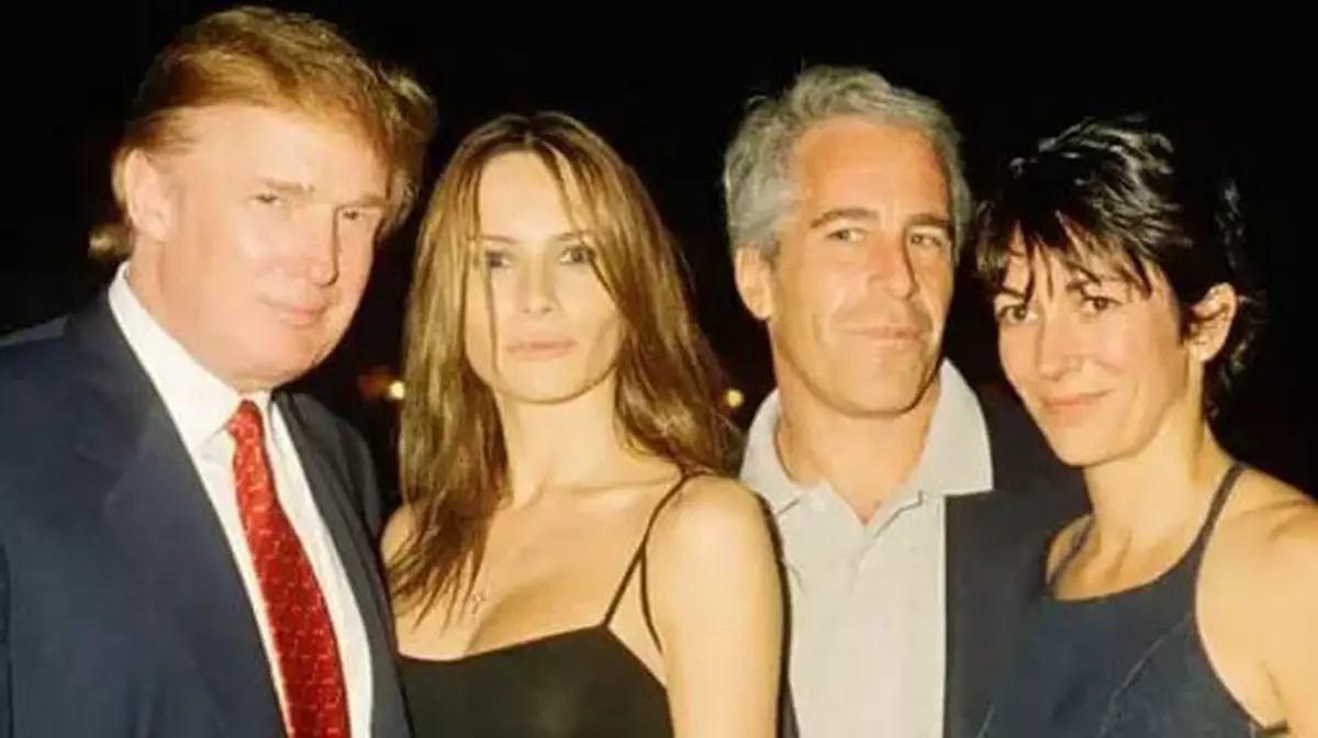 Трамп требует расследовать связи Клинтона с Эпштейном после обвинений демократов