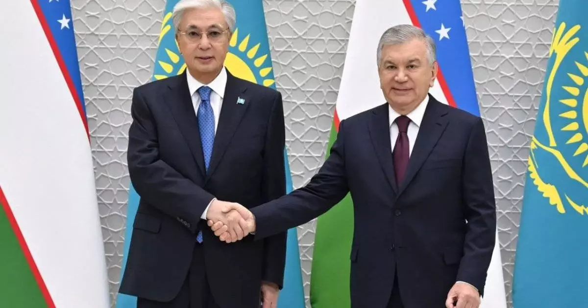  Тоқаев пен Мирзиёев Ташкентте стратегиялық әріптестіктің жаңа кезеңін талқылады 