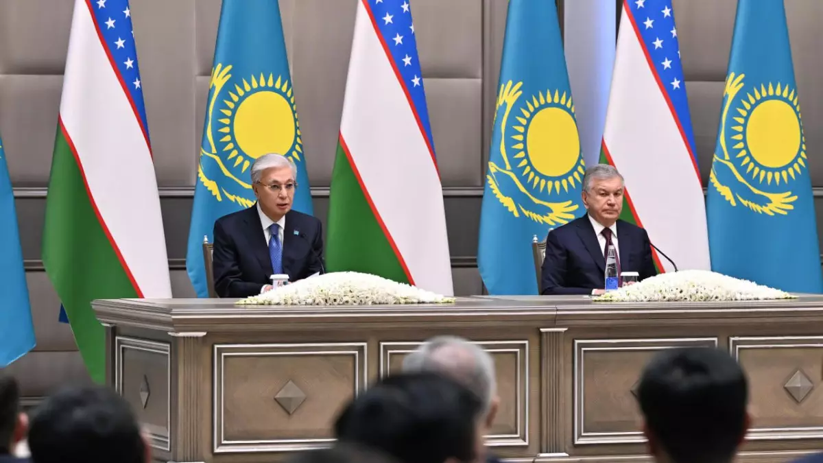 Қазақстан мен Өзбекстан президенттері БАҚ өкілдеріне арналған брифинг өткізді
