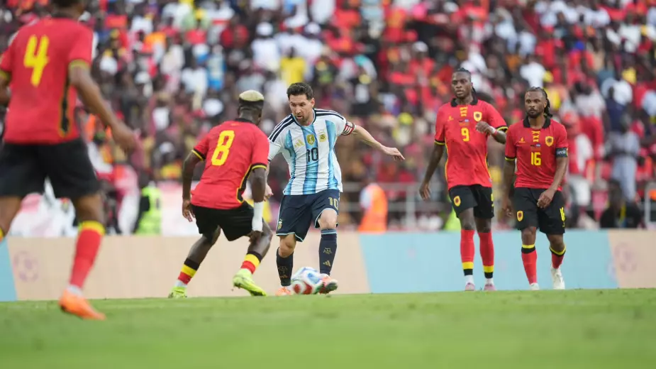 12 миллионов и рекордный гол Месси. Аргентина сыграла с Анголой