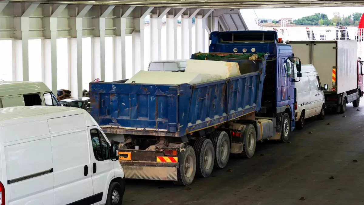 Полторы тысячи фур блокированы на границе Казахстана и Китая