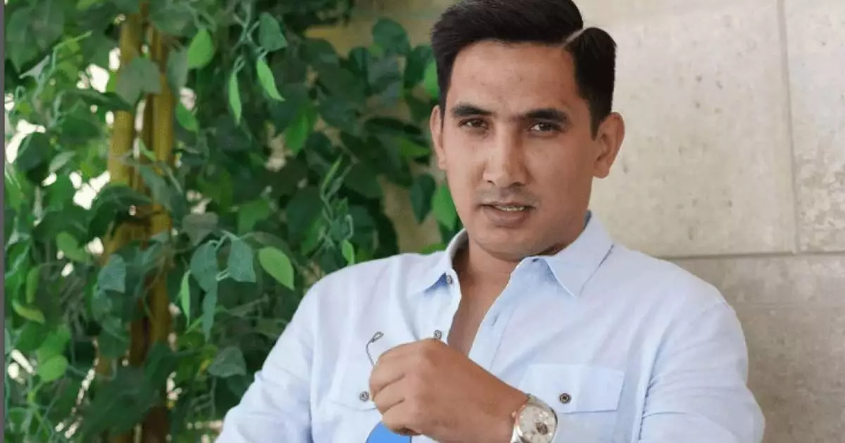 «Бағуға міндетті емеспін!»: Блогер Самат Бекебаевтың апасы қайыр сұрап жүр