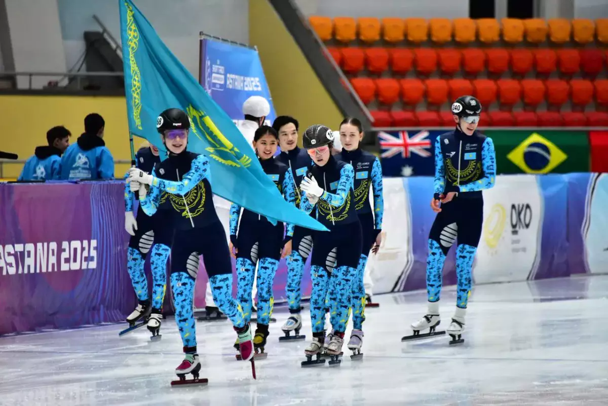 Казахстанские юниоры выиграли золото в смешанной эстафете на Кубке мира по шорт-треку