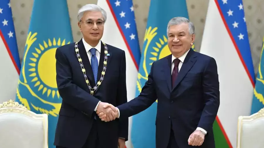 "Бауыр одағын нығайта береміз". Өзбек басшысы Қасым-Жомарт Тоқаевқа Өзбекстанның ең жоғарғы марапатын табыстады