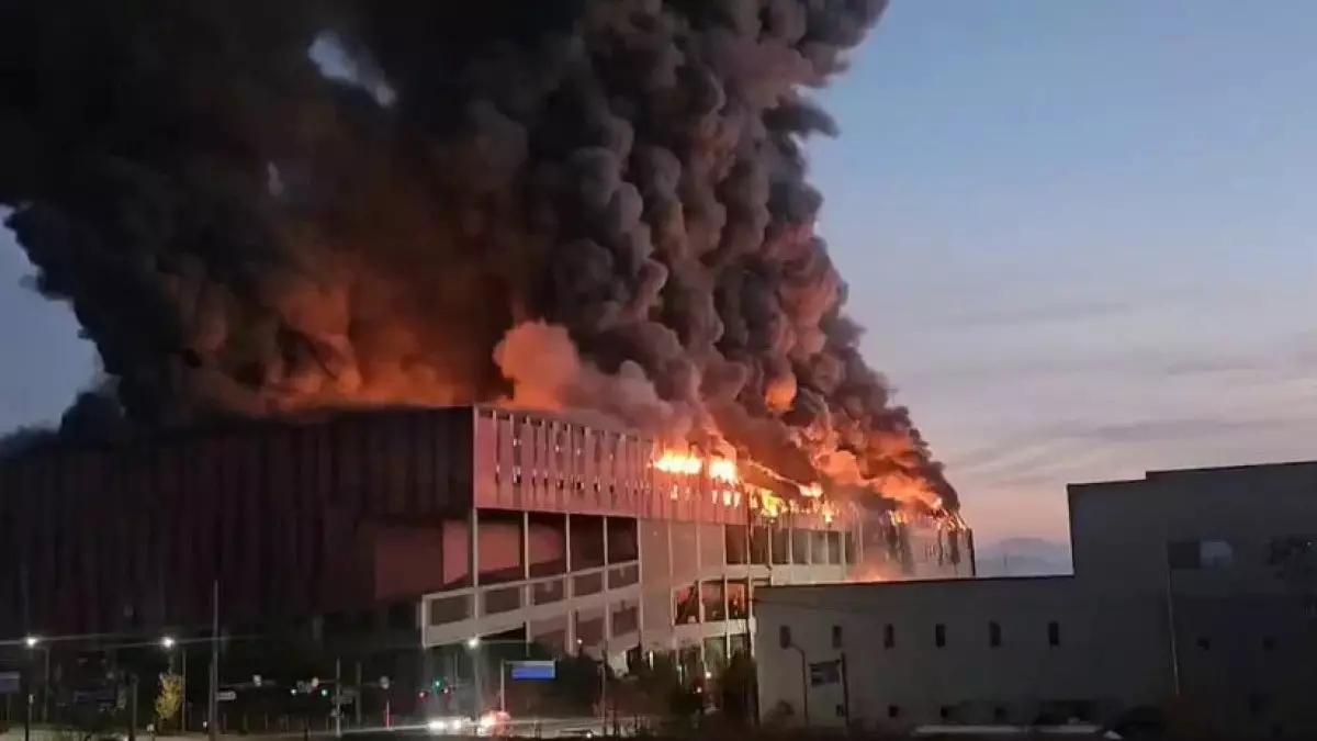 Оңтүстік Кореяда ірі логистикалық қойма өртенді