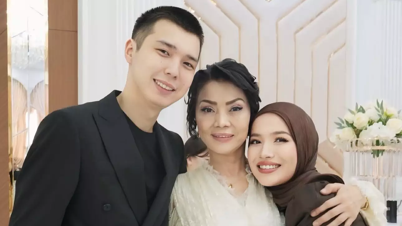 Абай Бегейдің қызы Сымбаттың енесі елге күлкі болды (ВИДЕО)