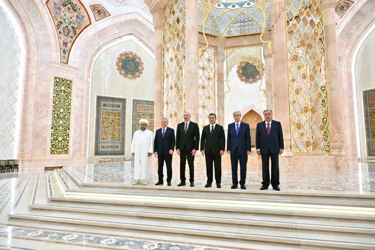 Главы стран Центральной Азии и Азербайджана посетили Центр исламской цивилизации