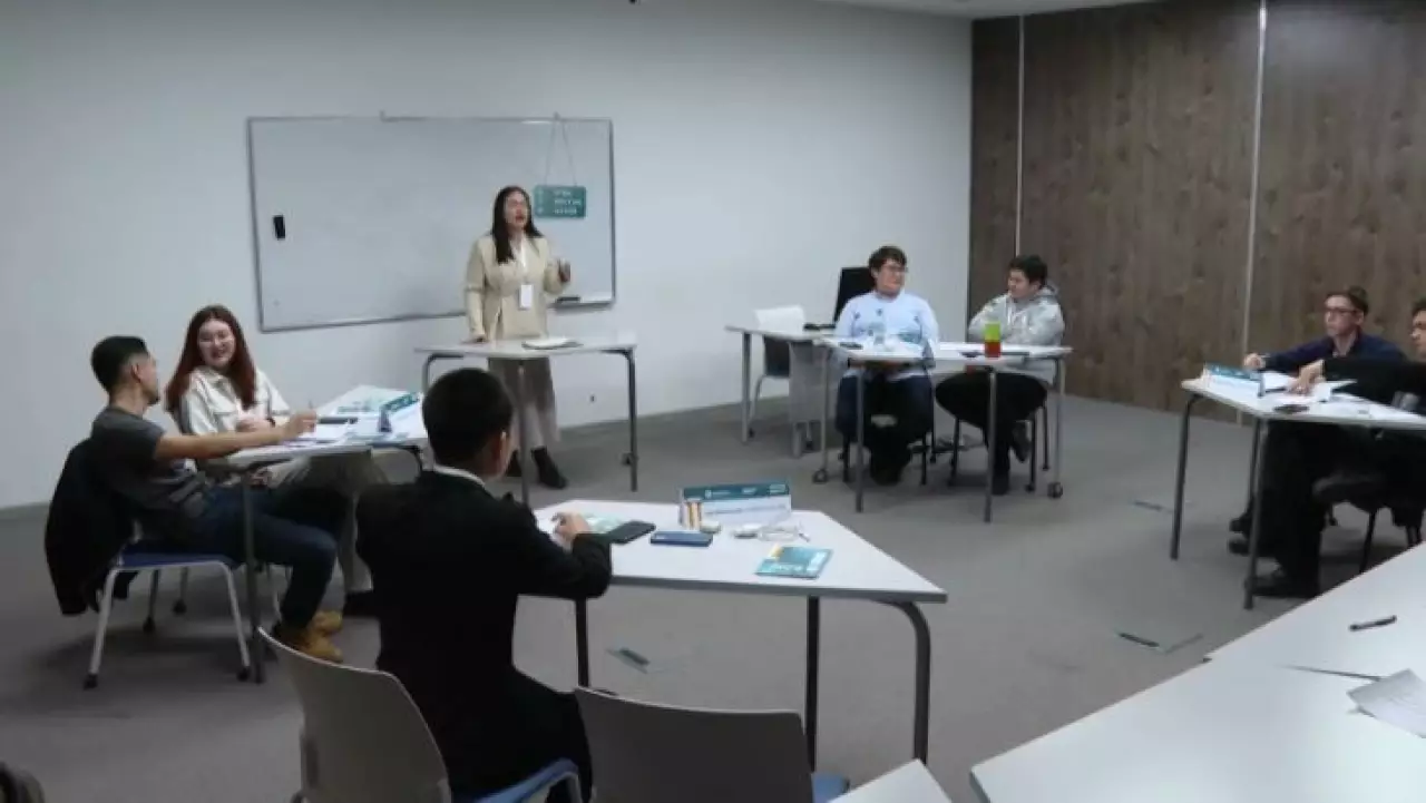 Дебатный турнир AMANAT CUP стартовал в Астане