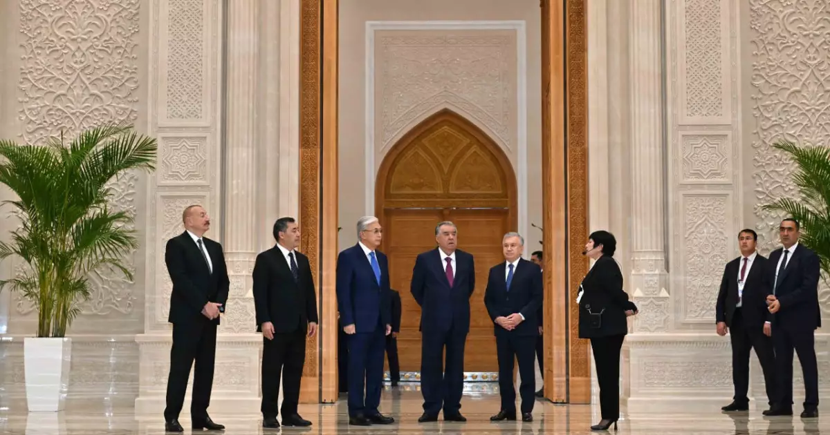   Президент Ташкенттегі Осман сахабаның Құраны сақталған орталыққа барды   