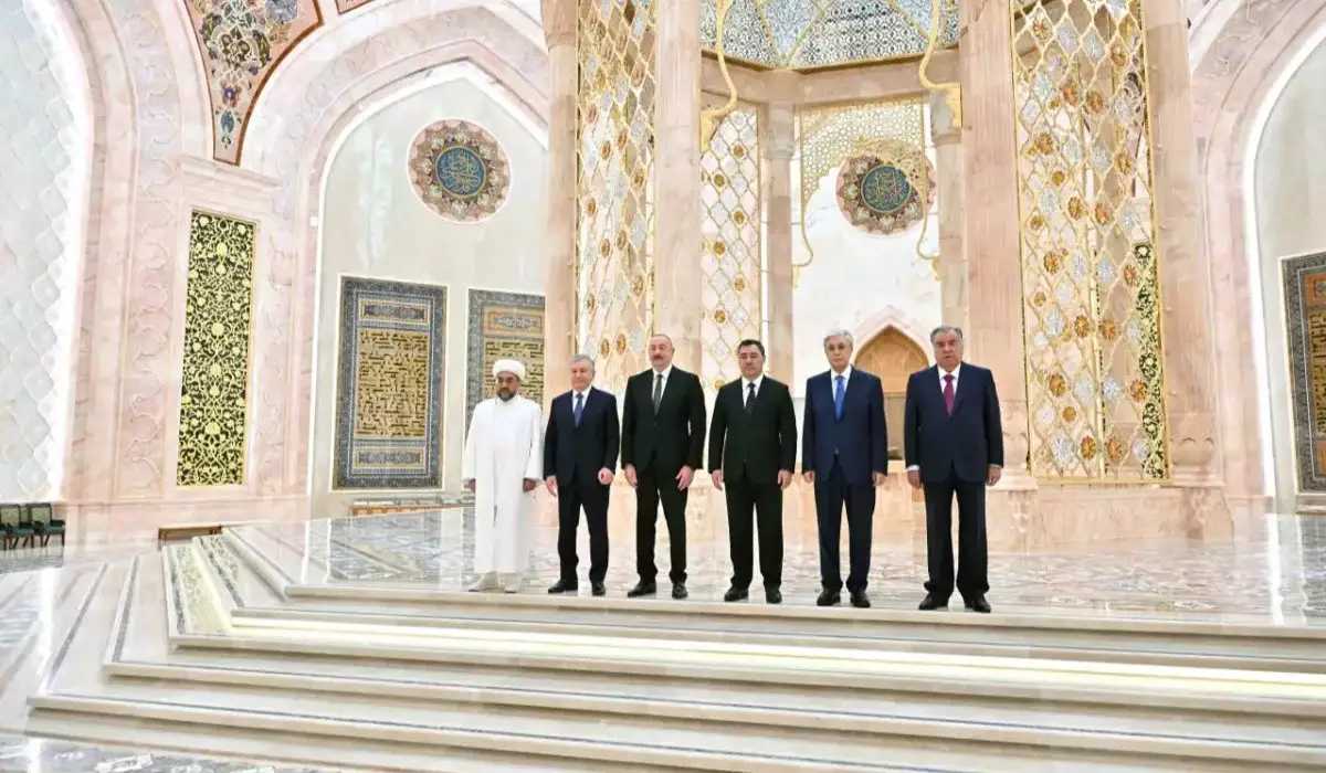 Мемлекет басшылары Ташкенттегі Ислам өркениеті орталығына барды