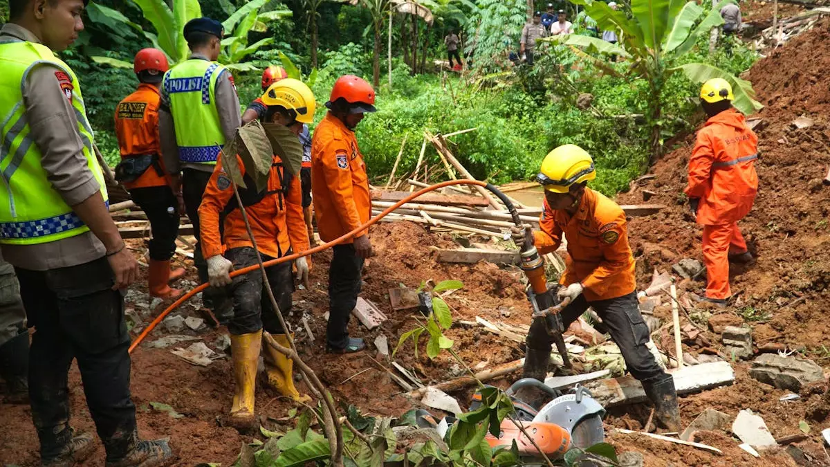 Индонезияда көшкін салдарынан 11 адам қаза тапты