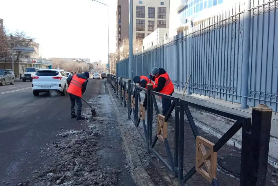 Почти 400 единиц спецтехники было задействовано в снегоуборочных работах ночью в Астане
