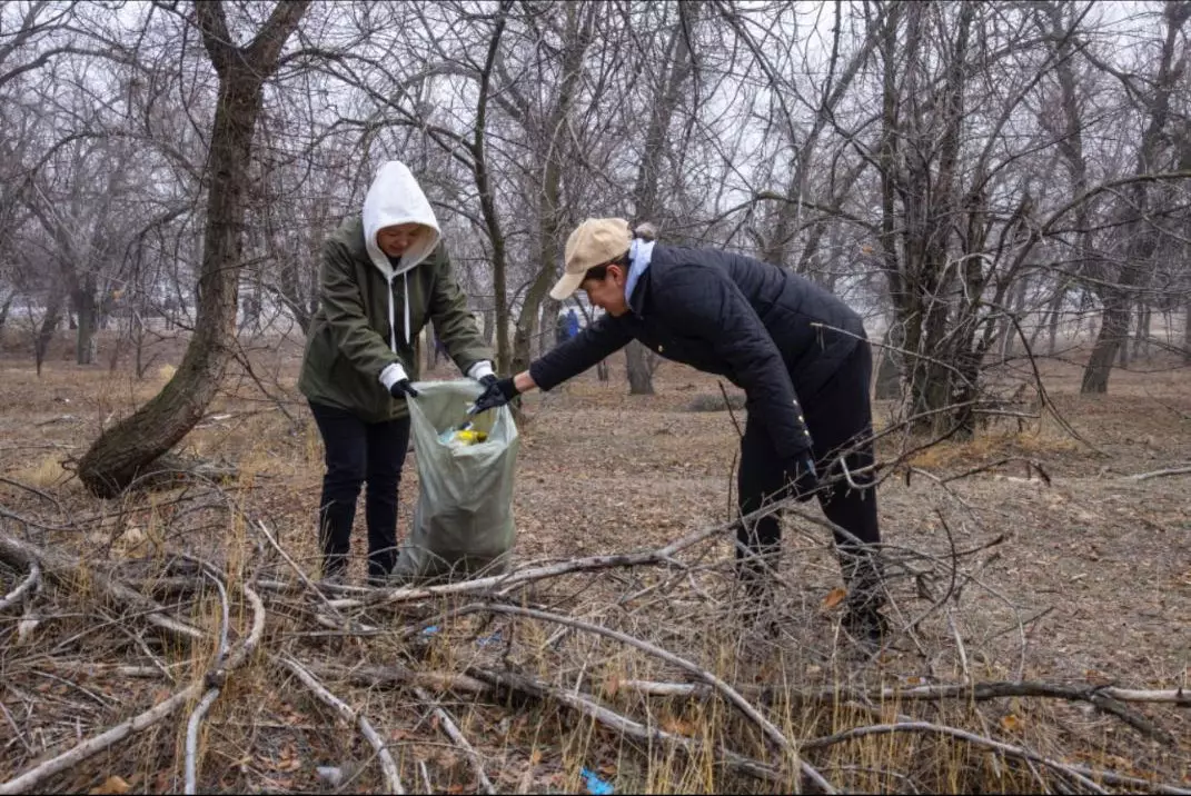 "Таза Қазақстан": проведён субботник вдоль автодороги Алматы – Конаев