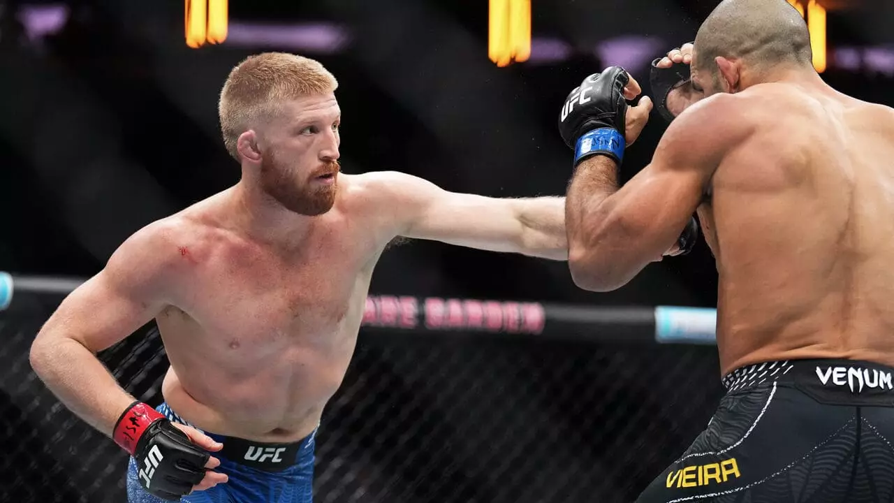 UFC-дің болашақ жарқын жұлдызы жойқын нокаутпен жанкүйерлерді таңғалдырды (ВИДЕО)