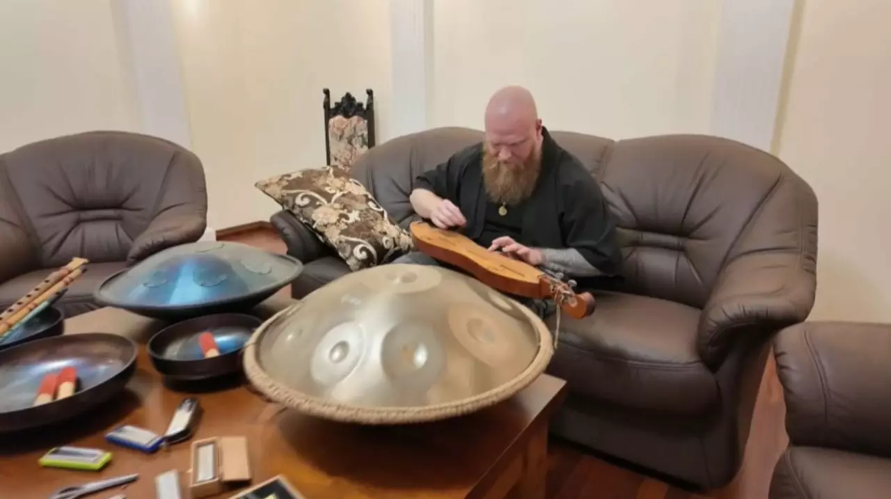 Петропавл тұрғыны 350 саз аспабын жинаған 