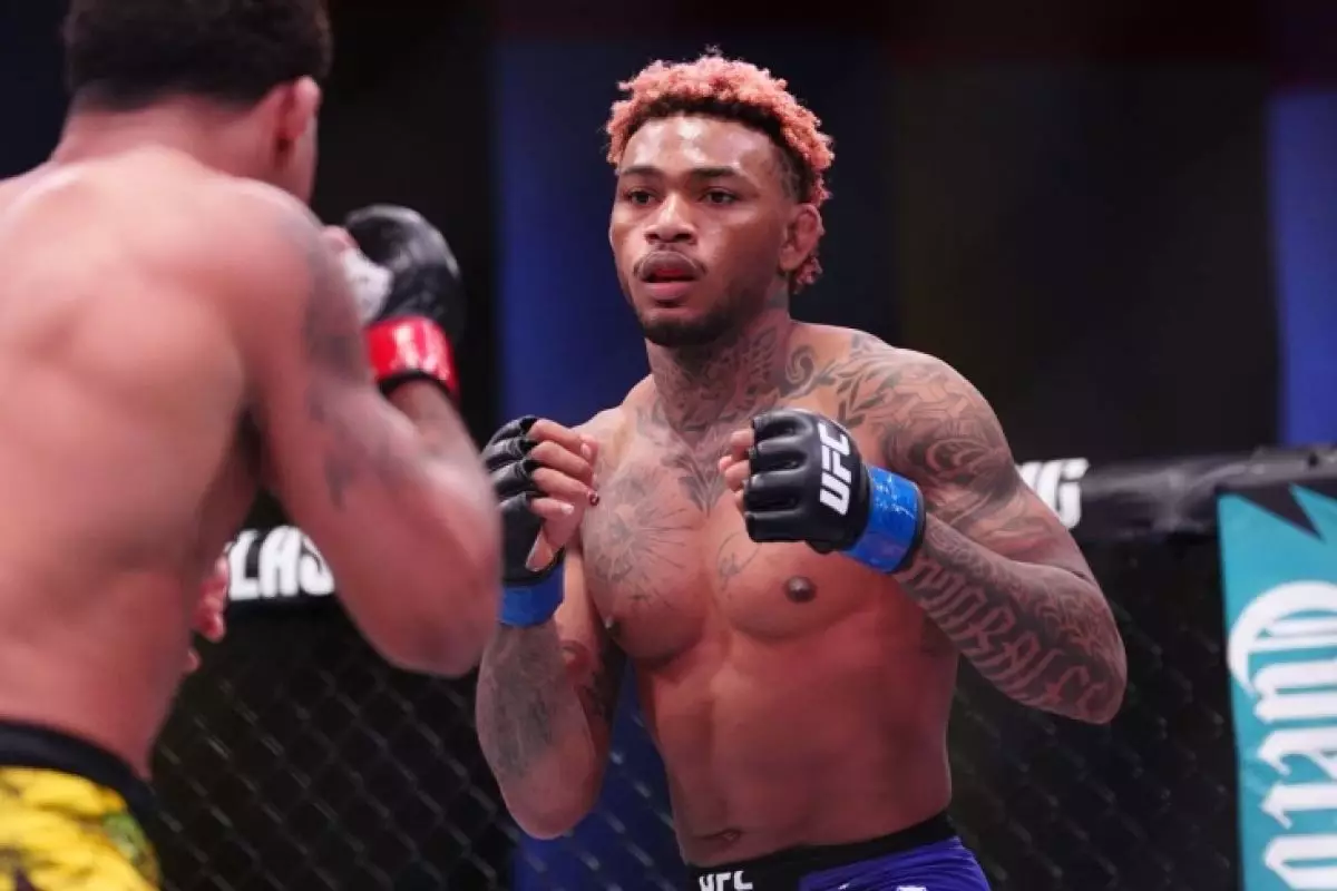 UFC: эквадорлық спортшы Шавкат Рахмоновты қуып жетті