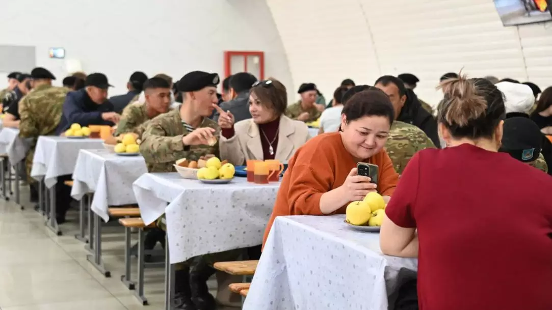 Ақтауда аналар әскери бөлімнің жағдайымен танысты