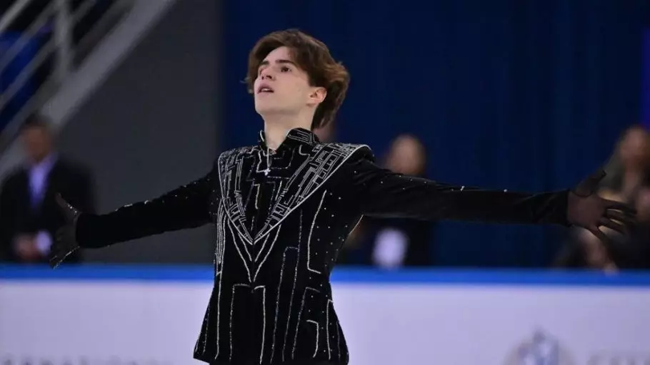 Мәнерлеп сырғанаушы Михаил Шайдоров АҚШ-тағы Гран-приде күміс жүлде иеленді