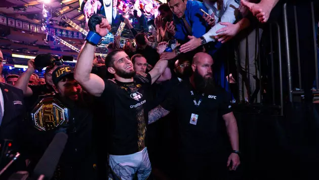 Хабиб "украл" пояса у главы UFC и сам отдал их Махачеву (Видео)