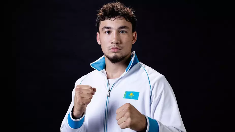 Казахстанец разгромил соперника и выиграл медаль Кубка мира по боксу
