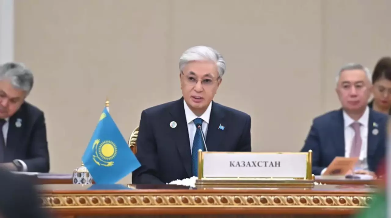 Токаев предложил создать стратегию развития транспортной системы ЦА