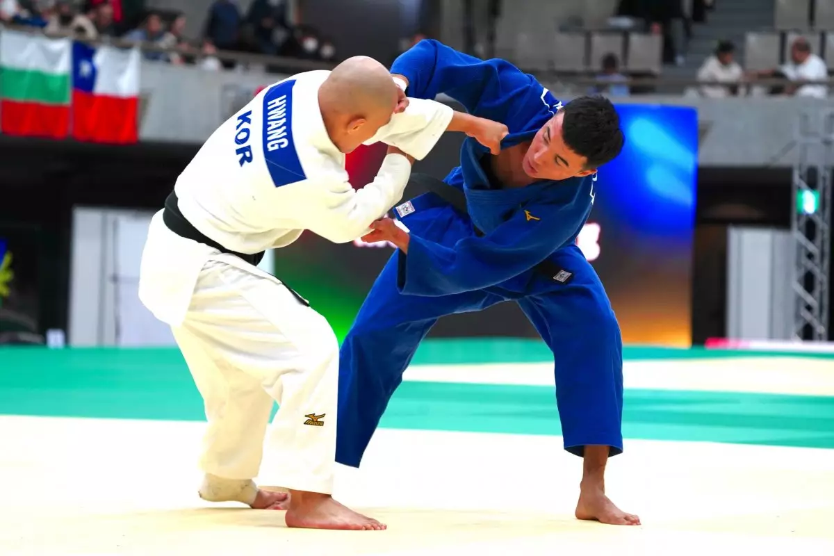 Казахстанские спортсмены устроили золотой старт на Сурдлимпиаде