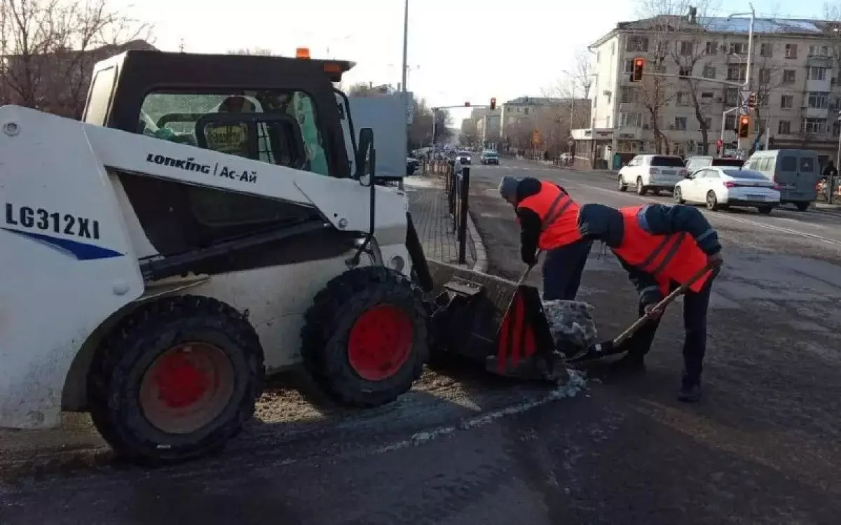 Астанада қар күреуге 2 800-ден астам жұмысшы тартылды