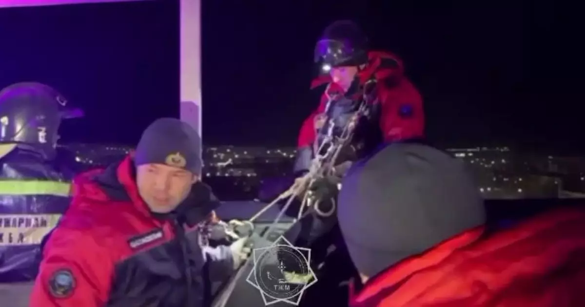  Қарағандыда бойжеткен 17-қабаттан секірмек болған 