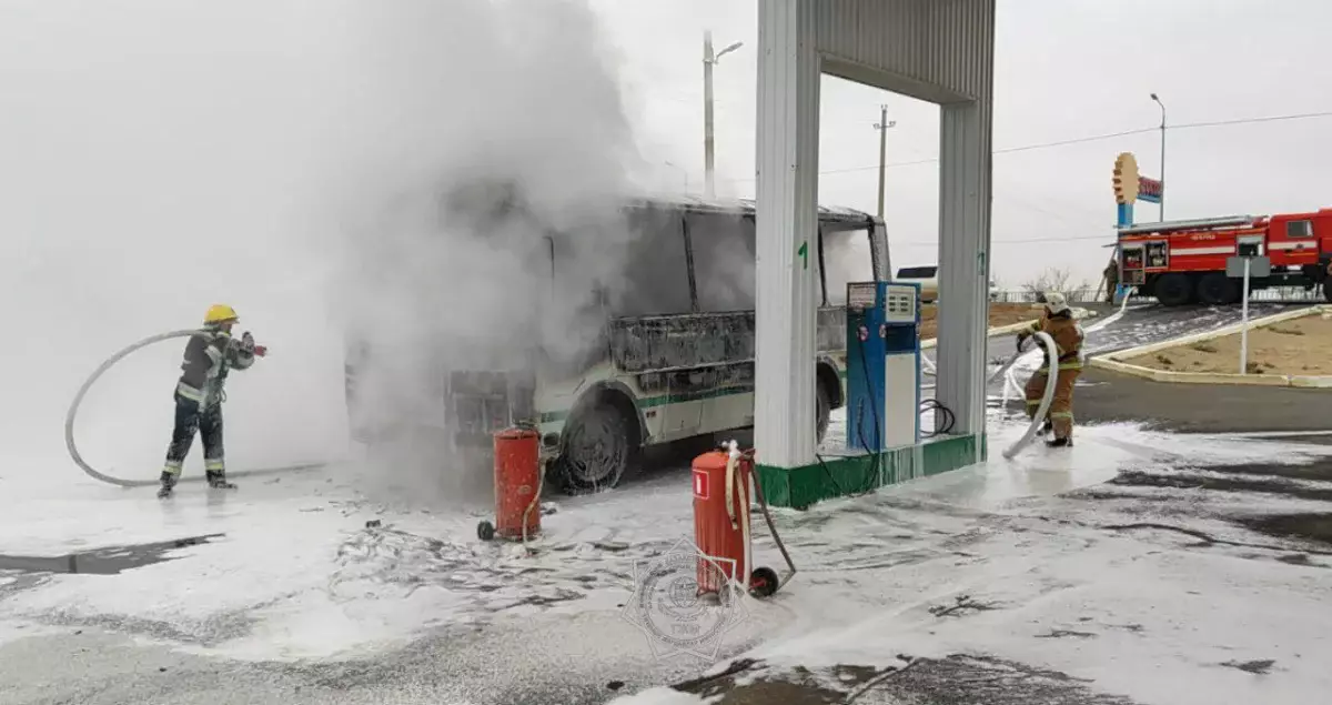 Пожарные МЧС предотвратили взрыв на АЗС в Атырауской области